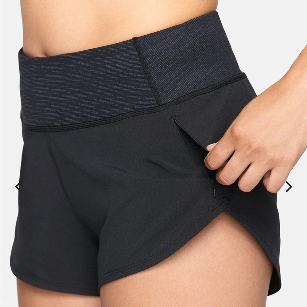 NWT Outdoor Voices Black Hudson 2.5” Short